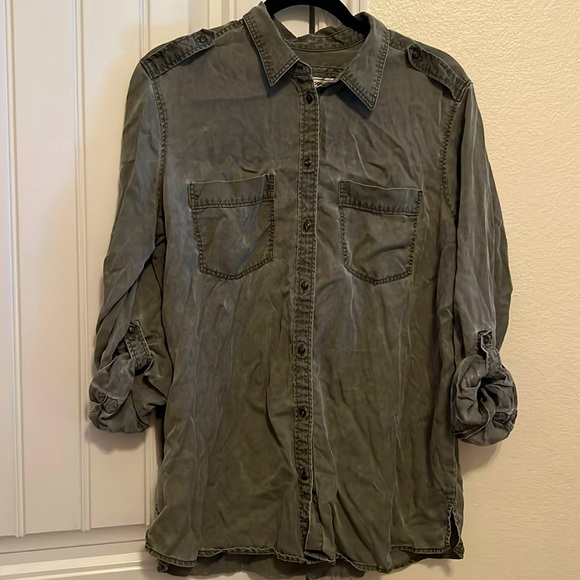 Express Tops - Express Women’s Boyfriend Relaxed Fit Button Up in Olive Green, Size Large